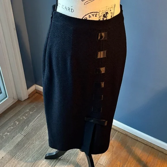 St John Couture with ribbon bow down the back skirt - Picture 2 of 13